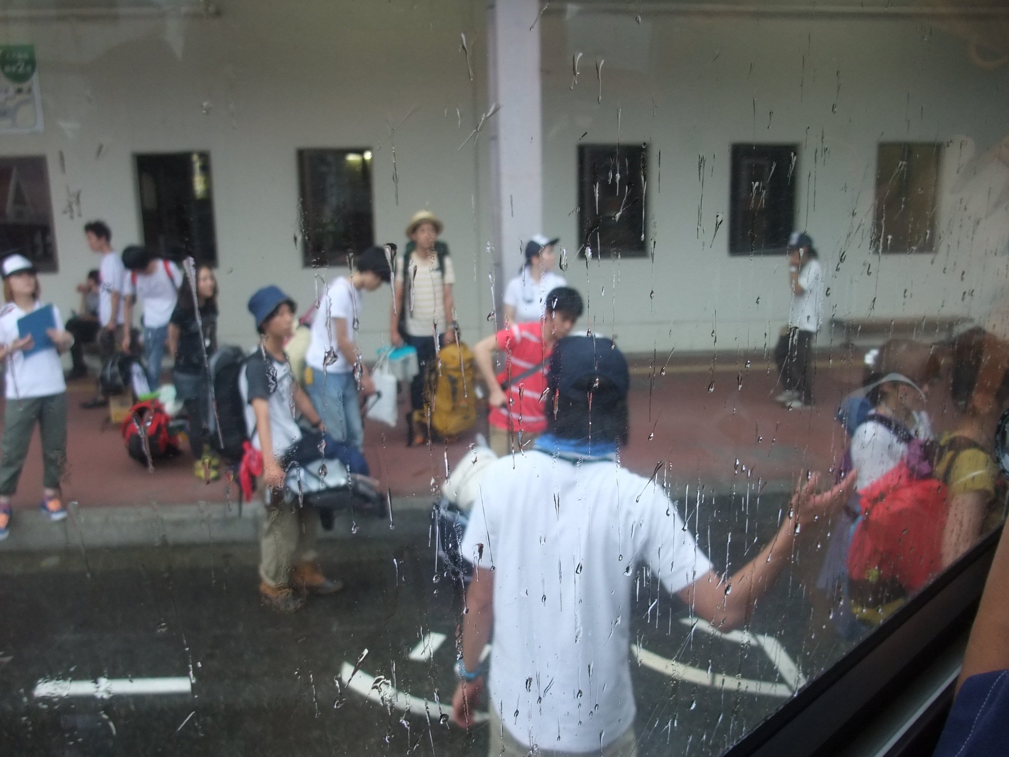 誘導する人とされる人。