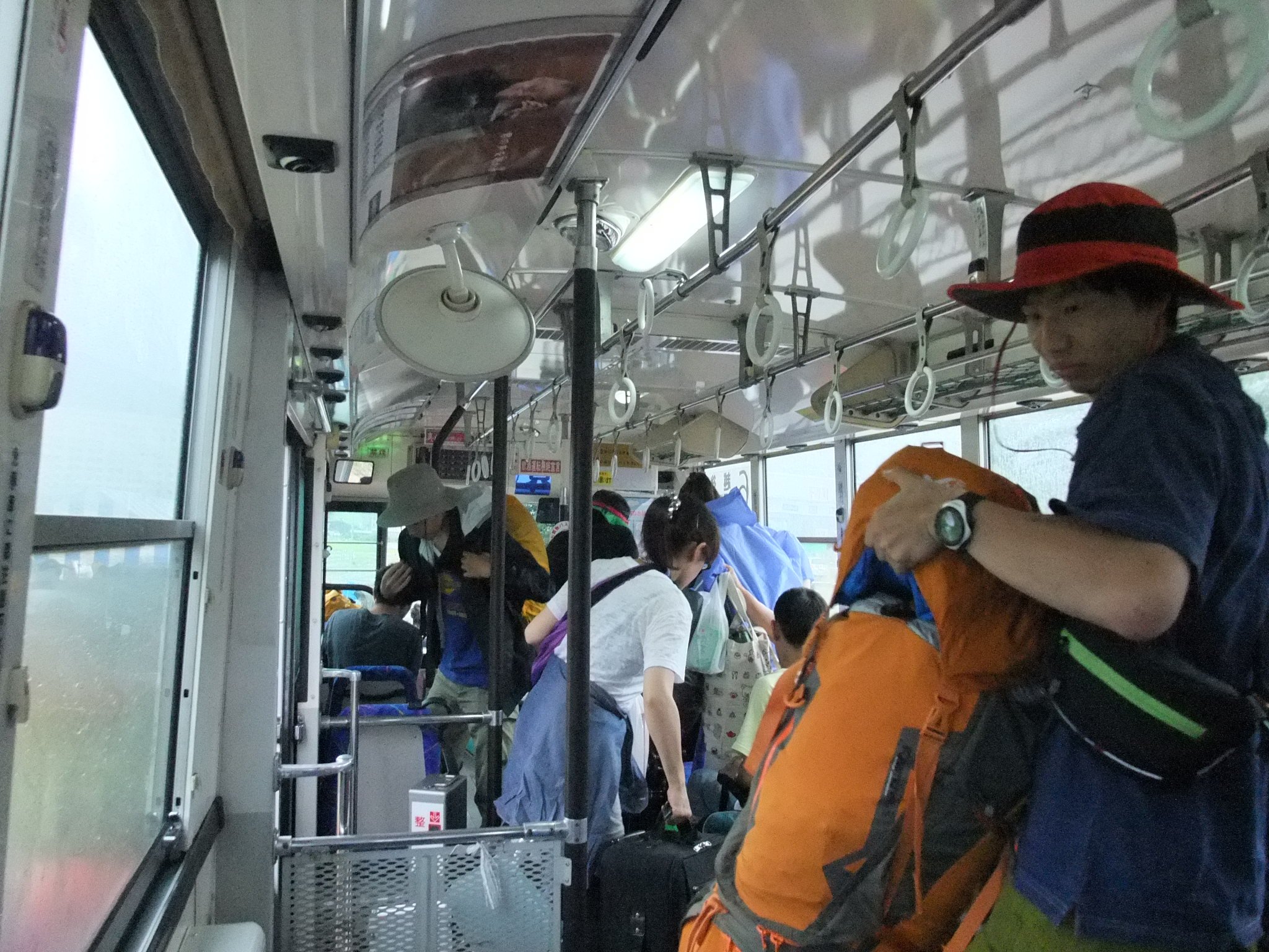 ドアは両方開きます。