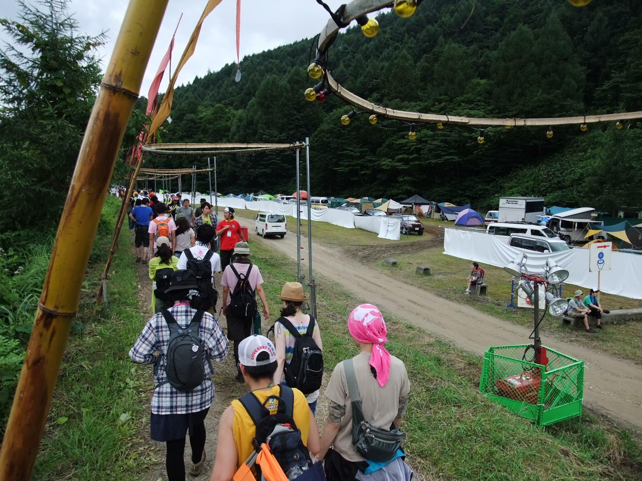 ストーンド・サークルからオレンジコートへ帰ります。