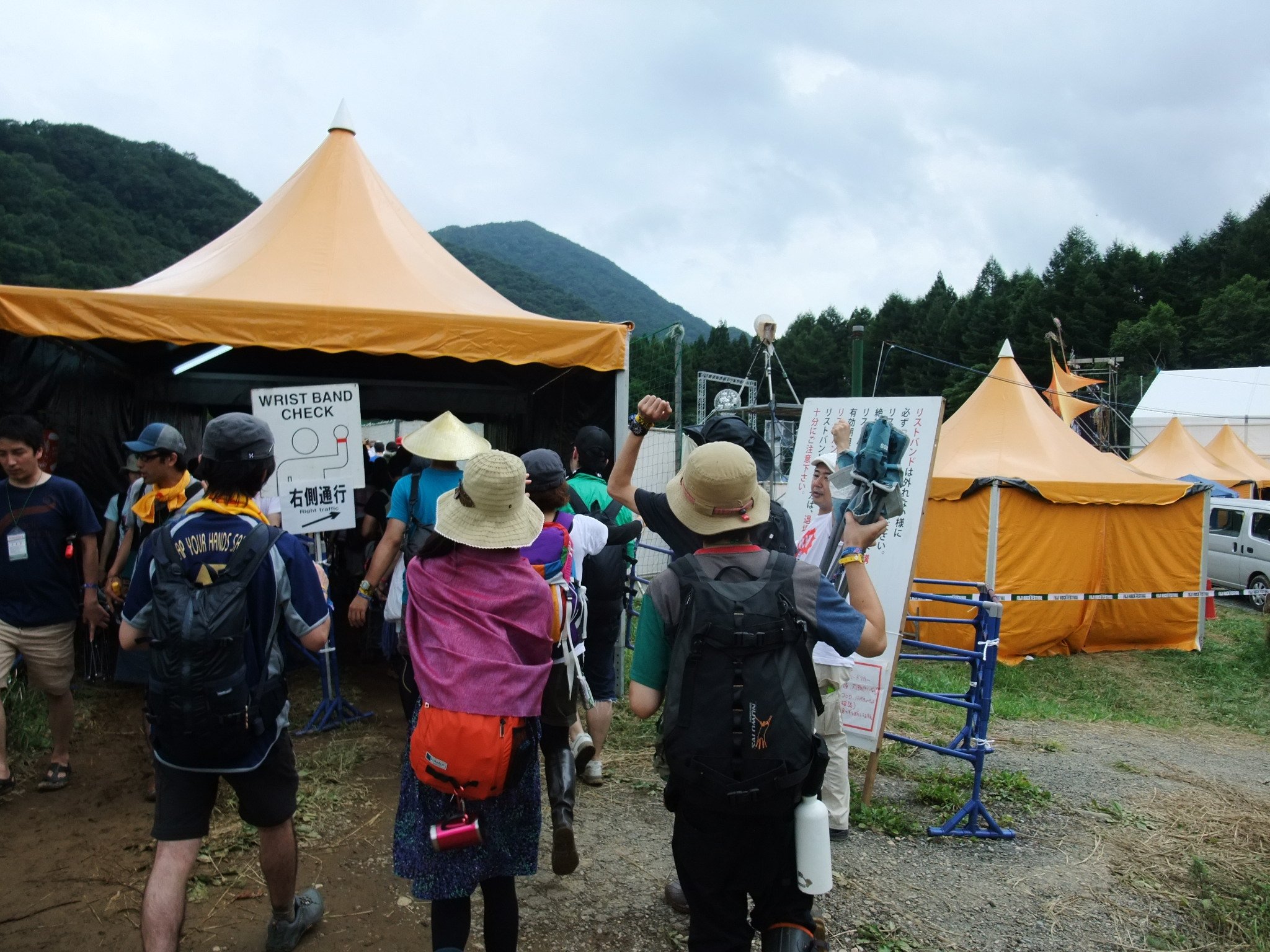 リストバンドチェック。