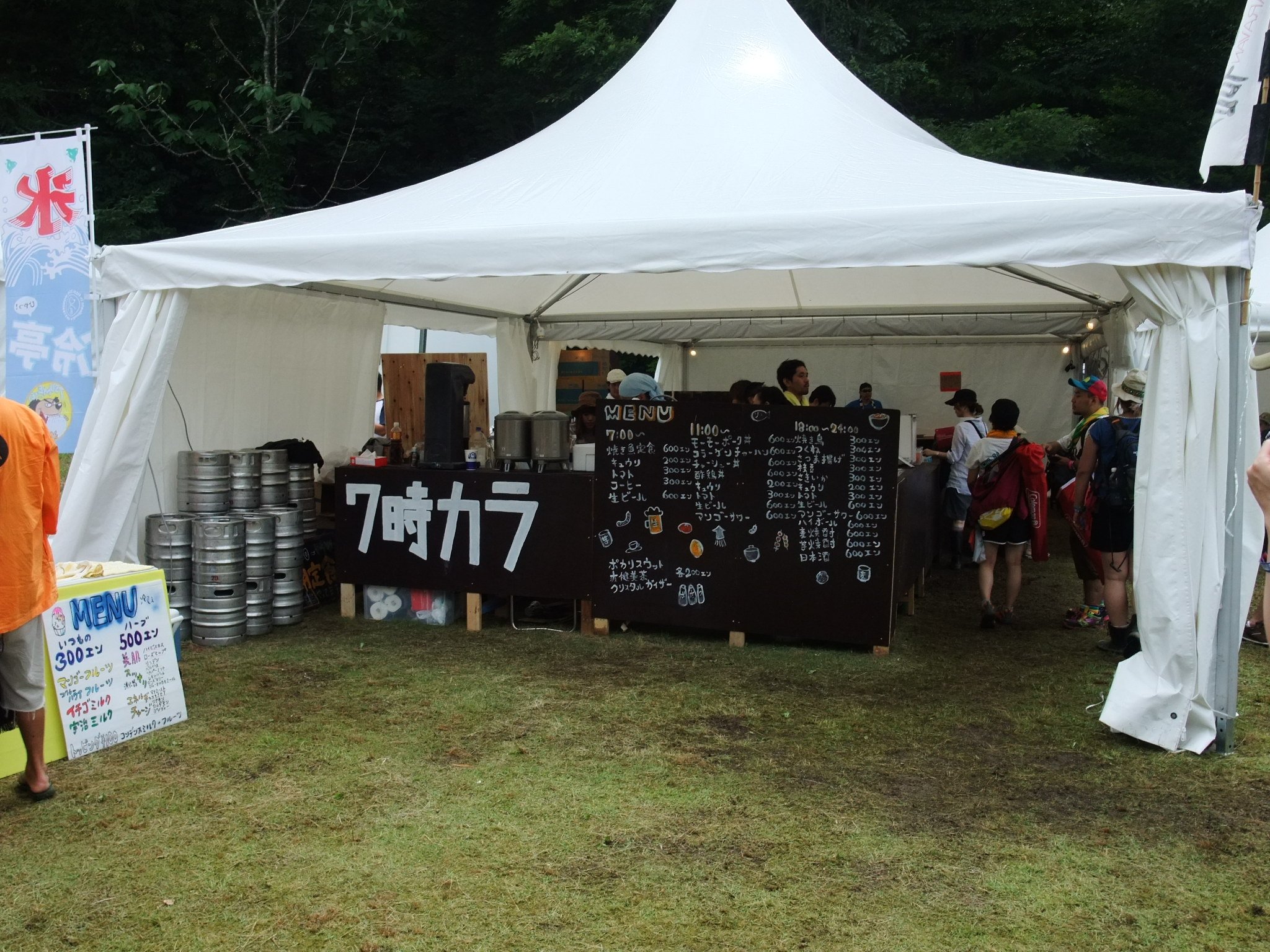 ストーンド・サークルのカクテルバー。