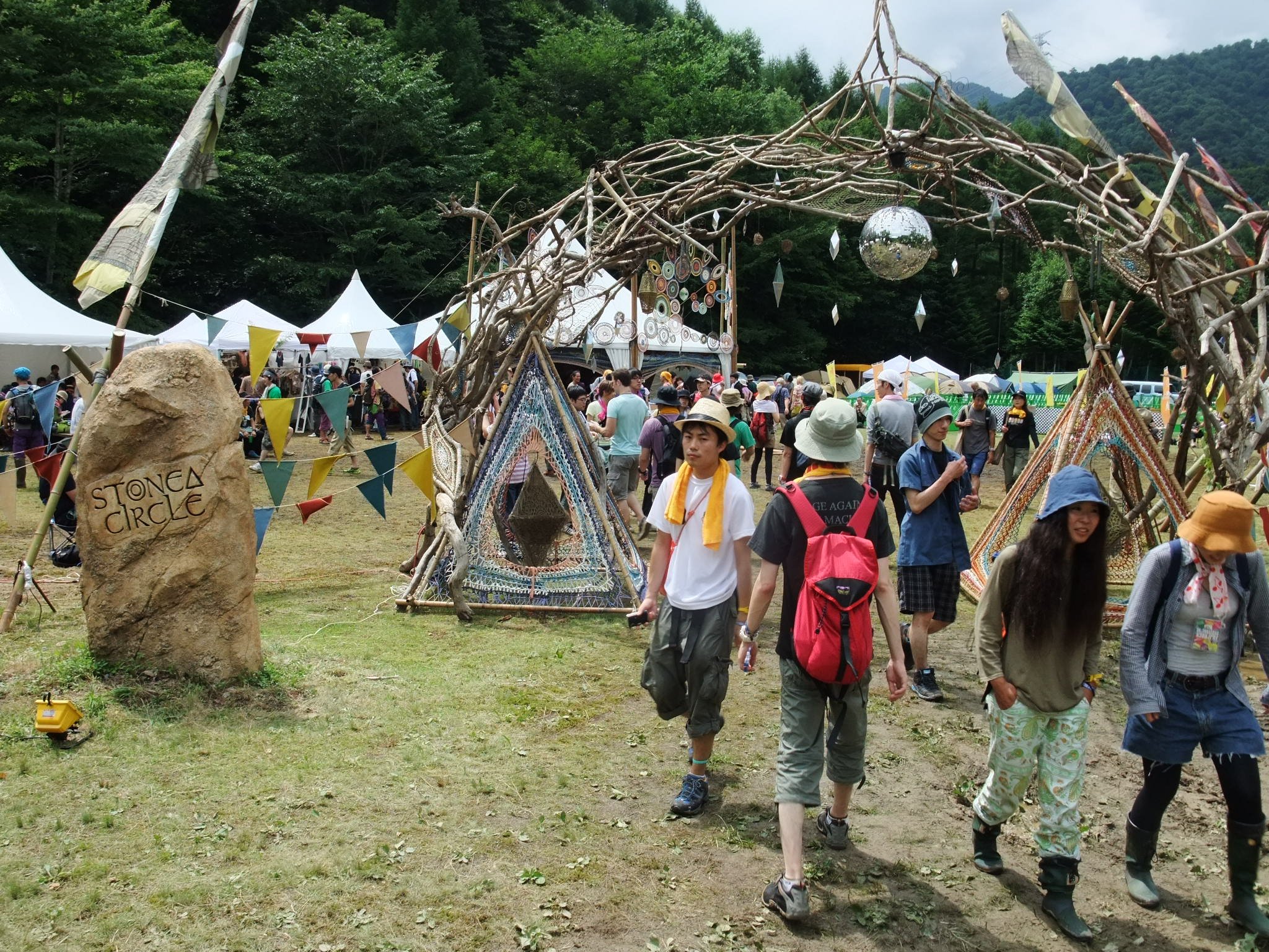 フィールド・オブ・ヘブンのようなゲート。