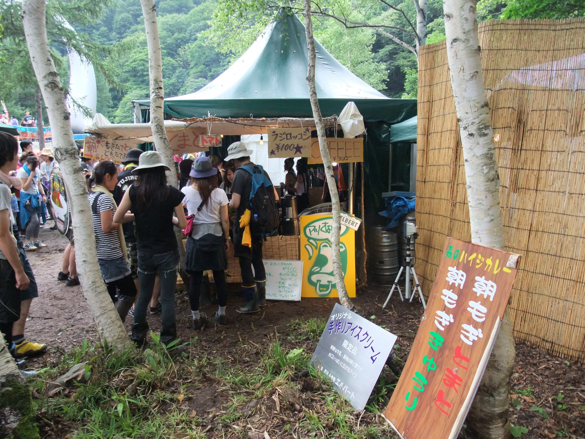 トマト、キューリは生です。