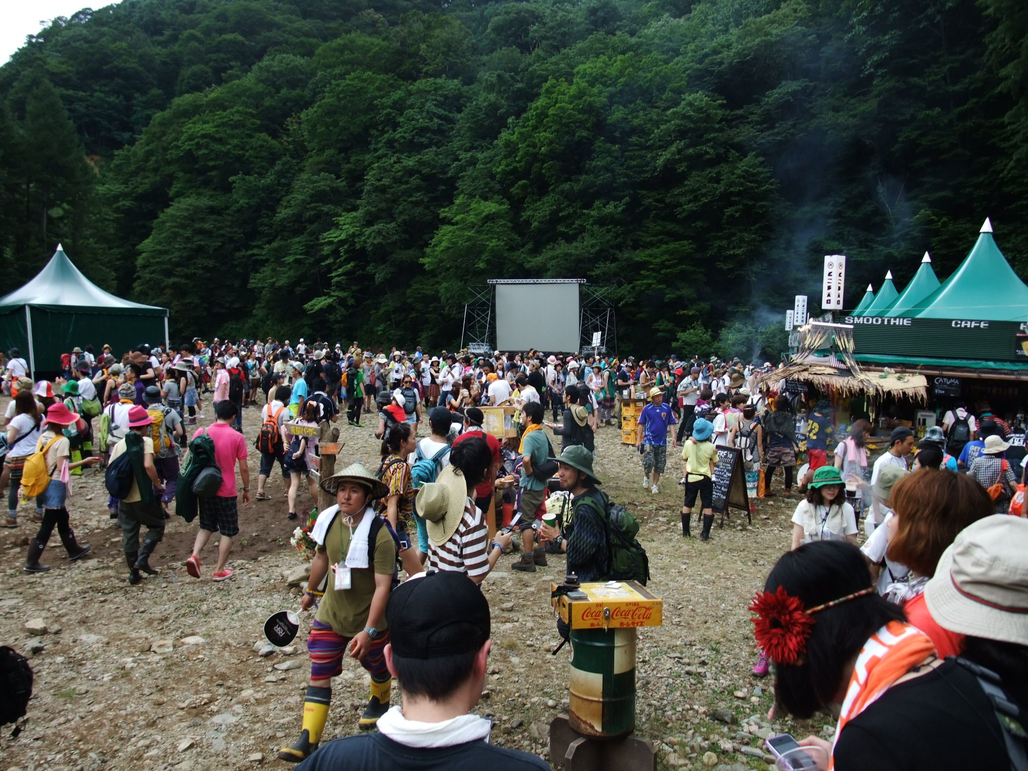 正面に見えるのは富士映劇のスクリーンです。