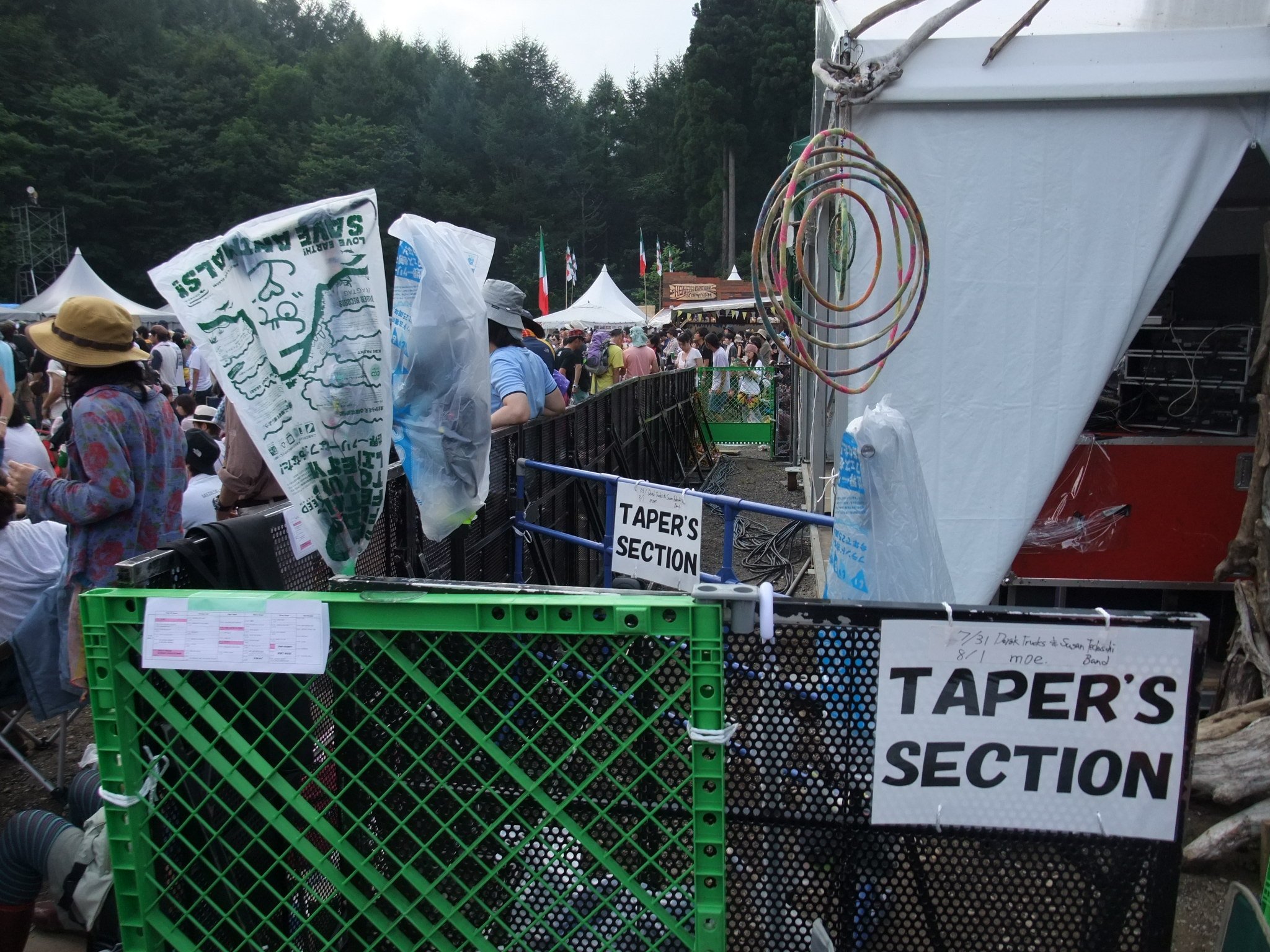 一般的にテープ録音は機材が大型で重い。