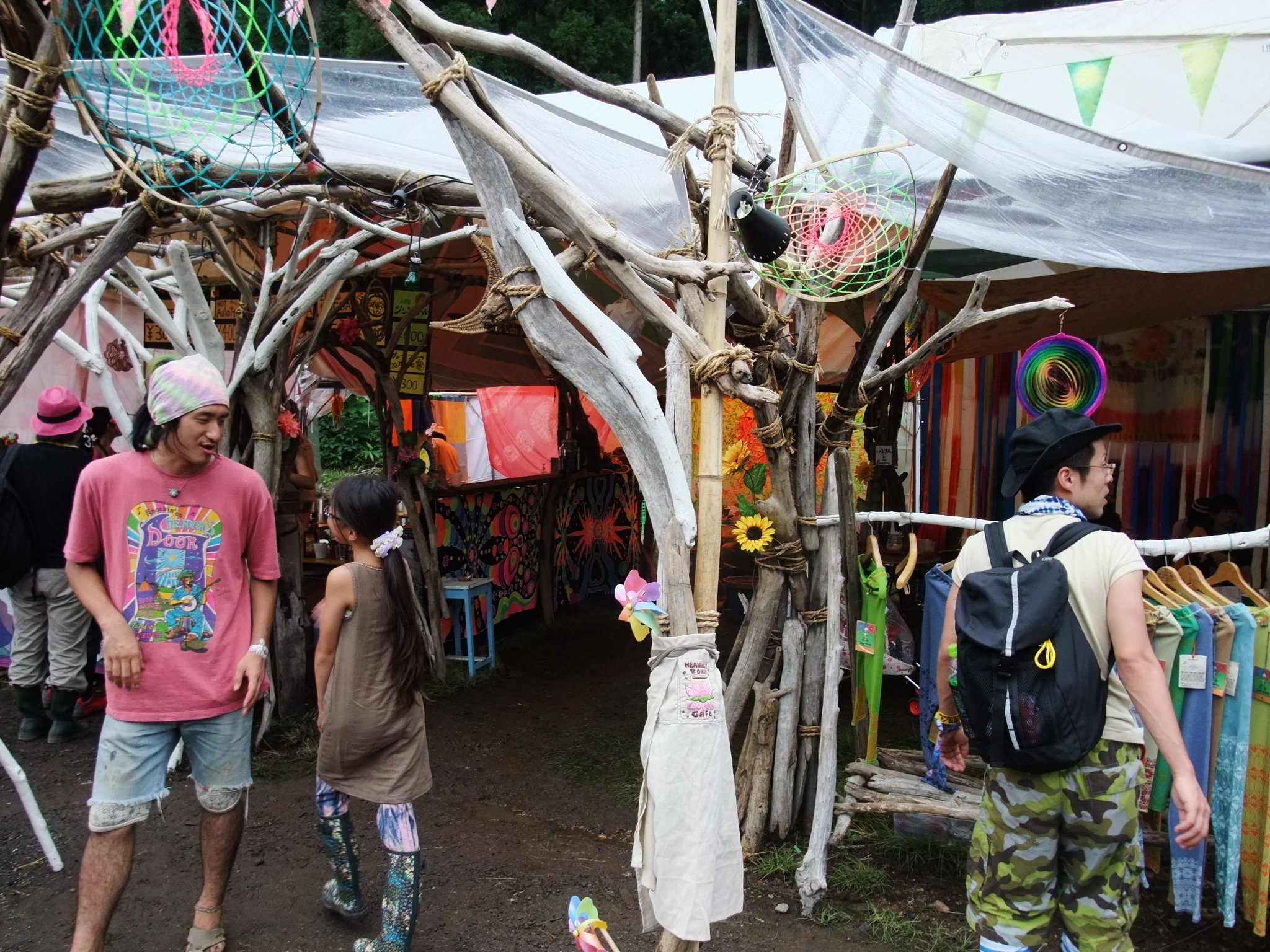 リトルイーグルに似た店構えです。