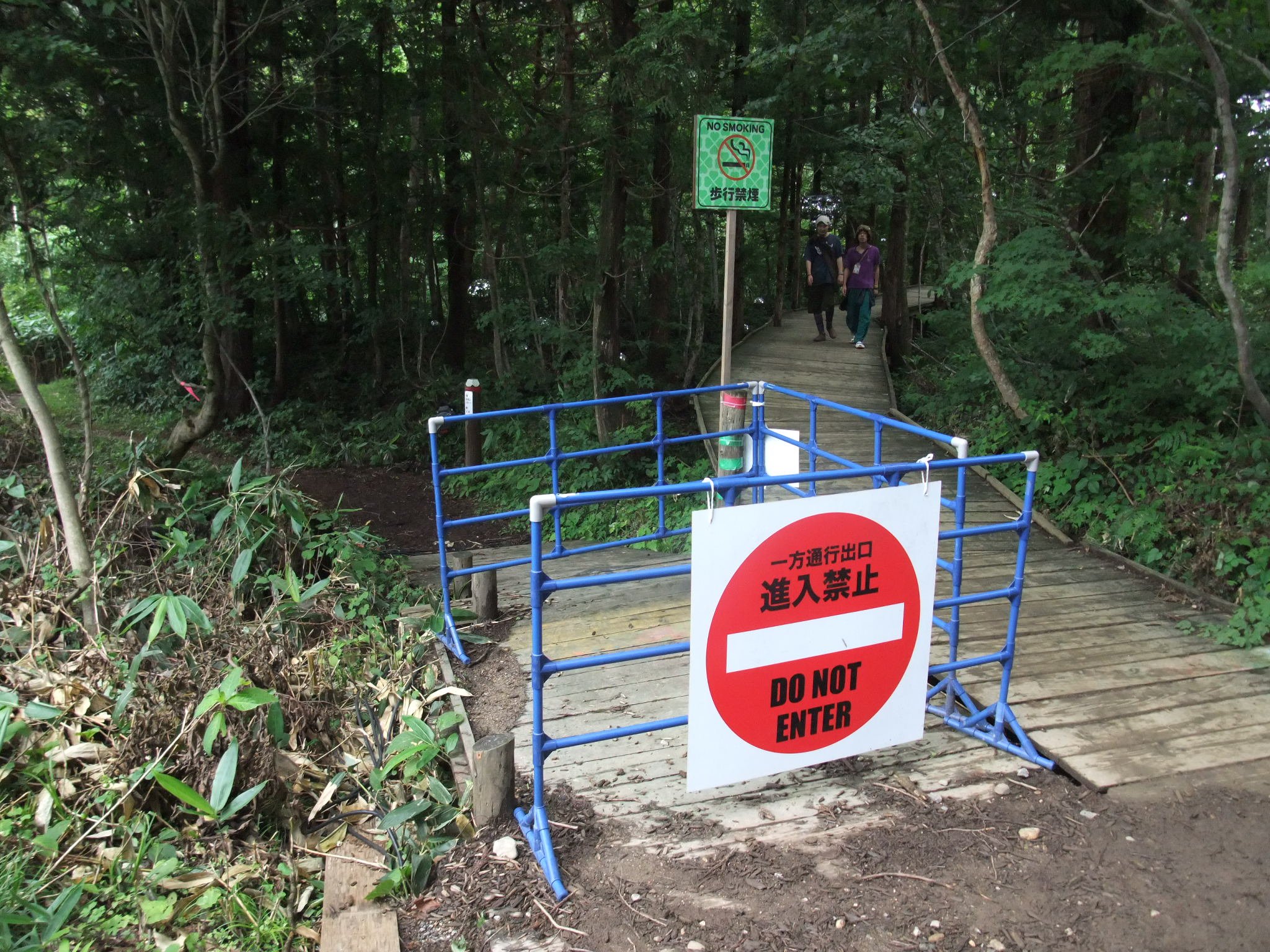 オレンジコート側の出口。