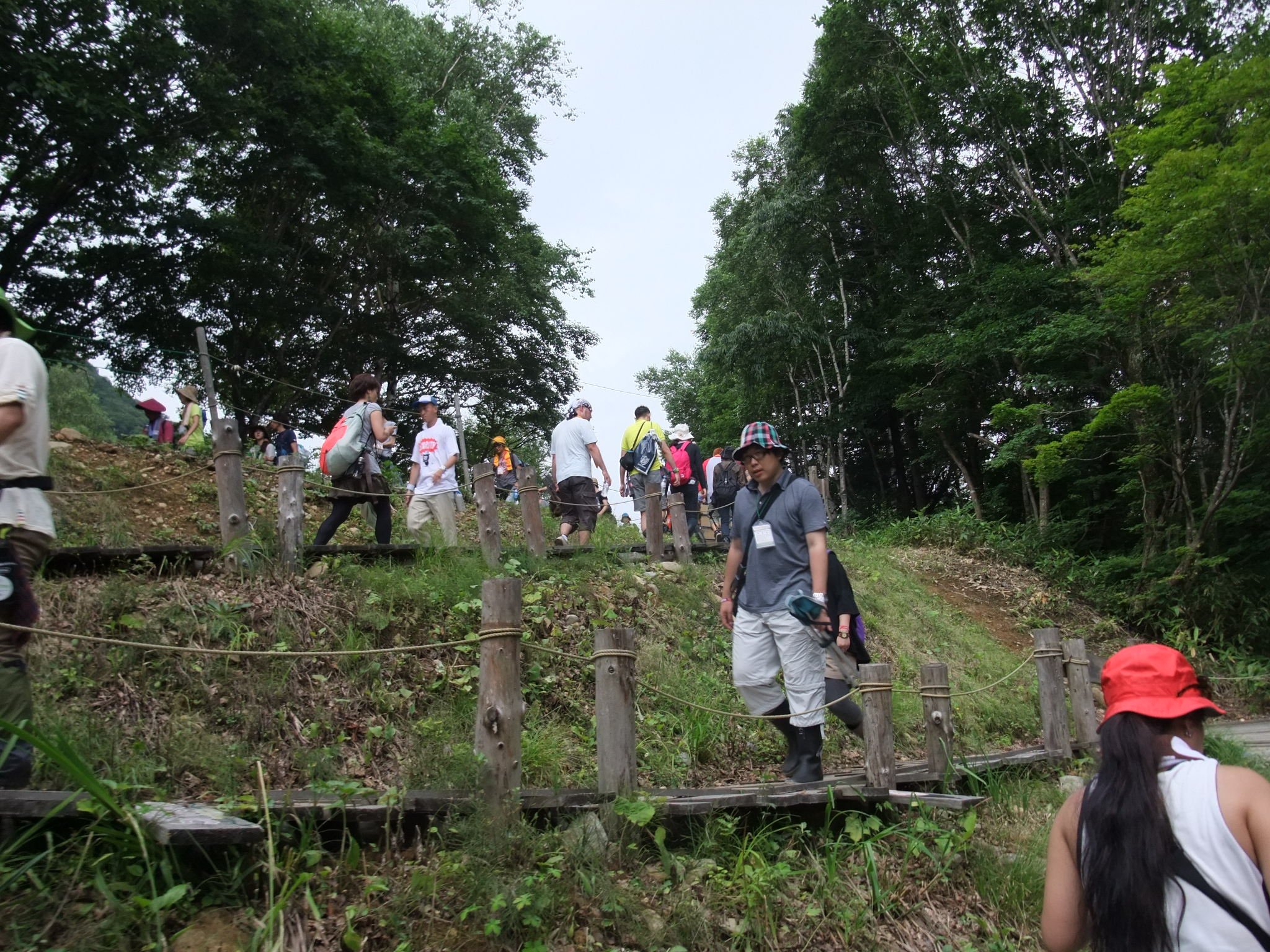 急なので蛇行します。