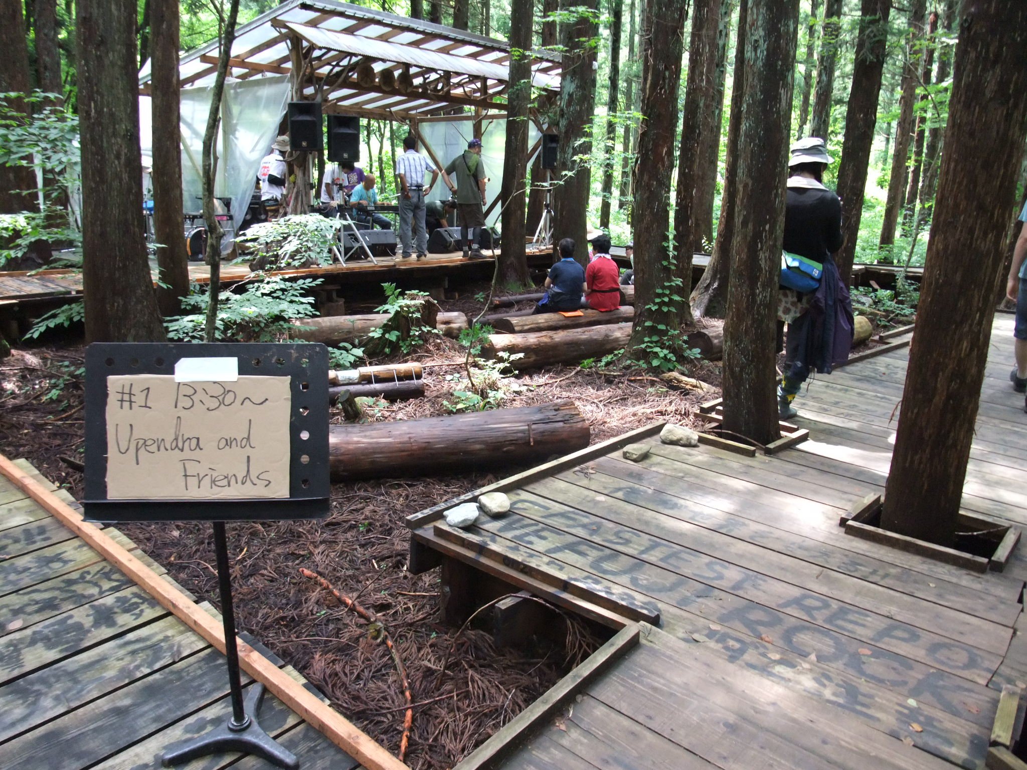 譜面台に予定が掲示されています。これは今年から。