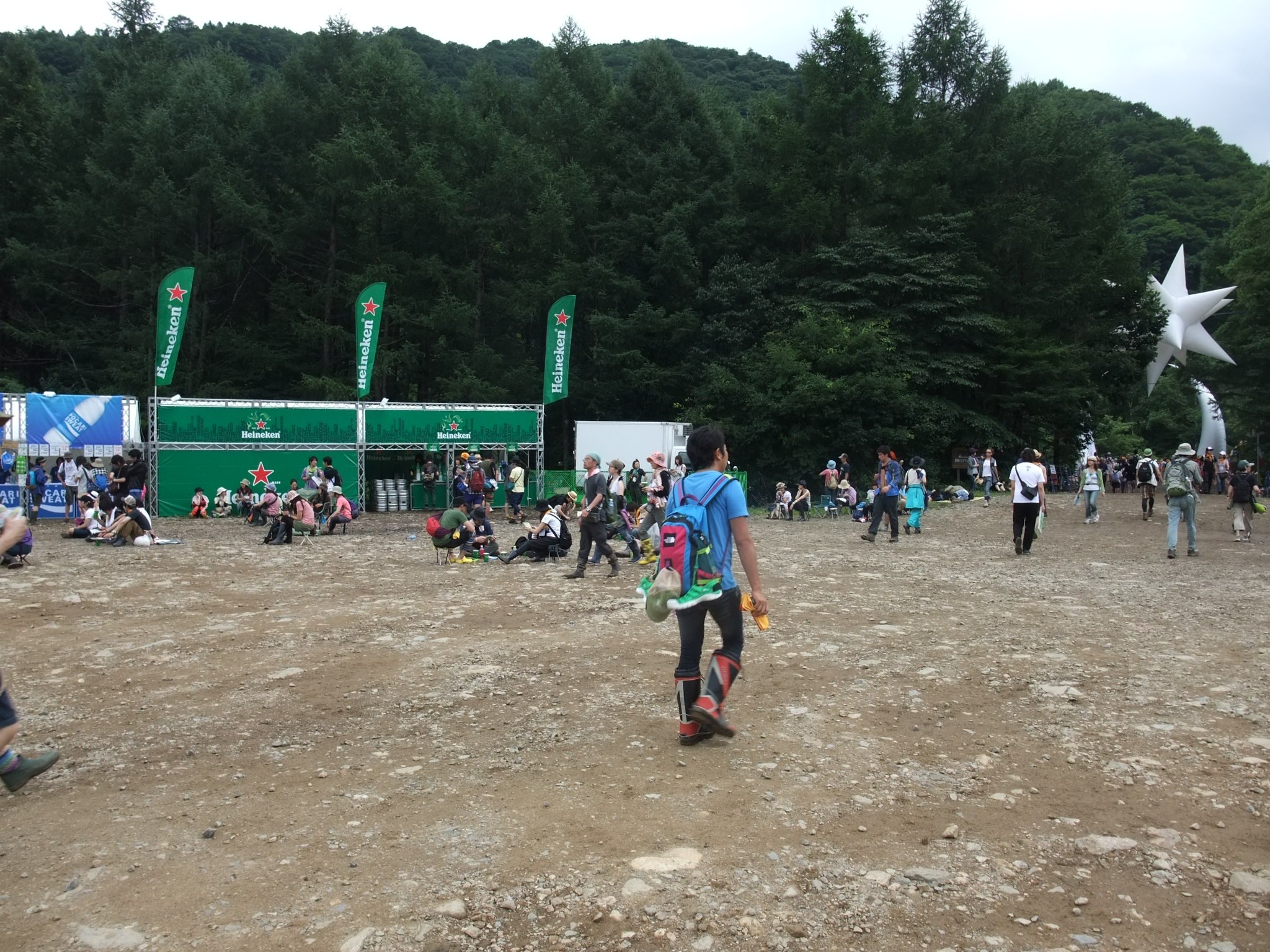 公演の狭間のホワイトステージ。