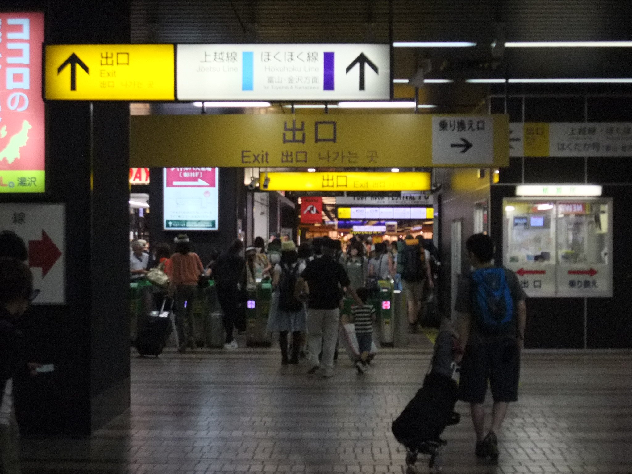 駅の階段を降りたところです。