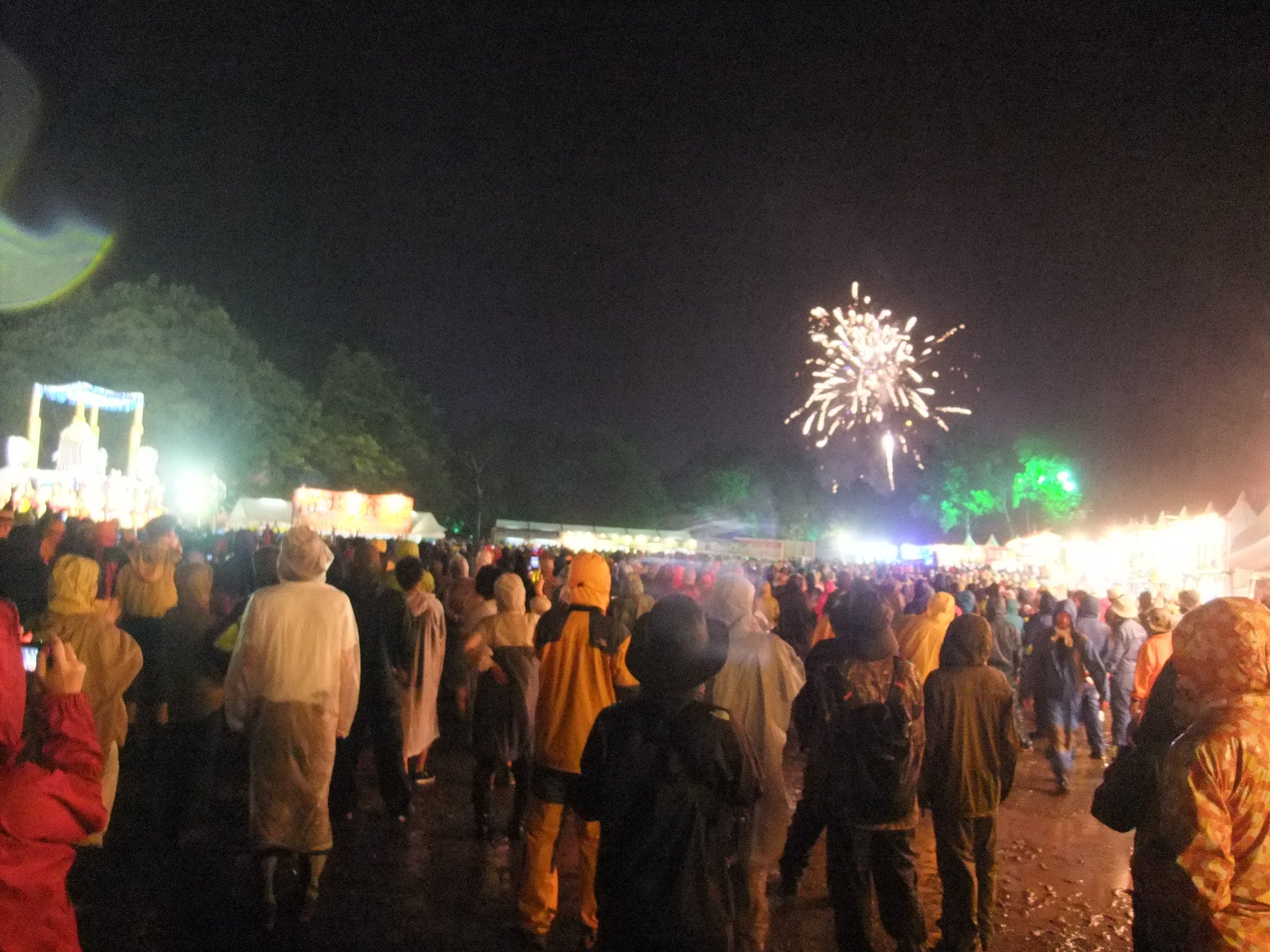 前夜祭、午後7時55分ごろからの花火。