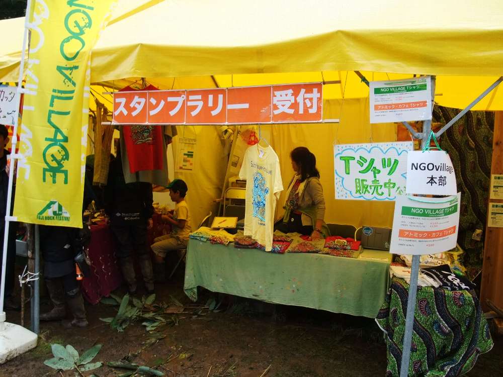 NGOビレッジ本部。Tシャツ売り場。