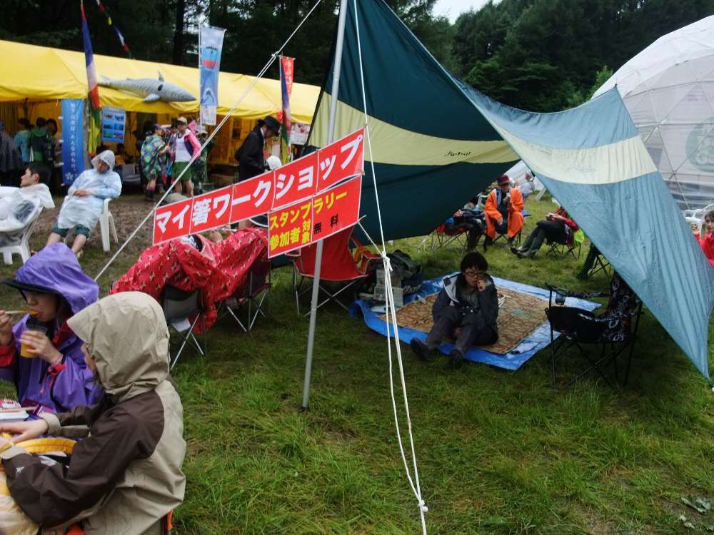 箸作りのテント。