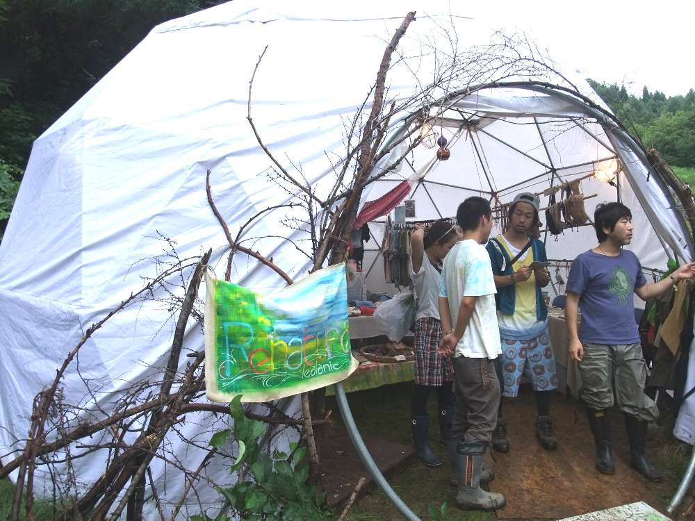 アバロンフィールドの物販ドーム。