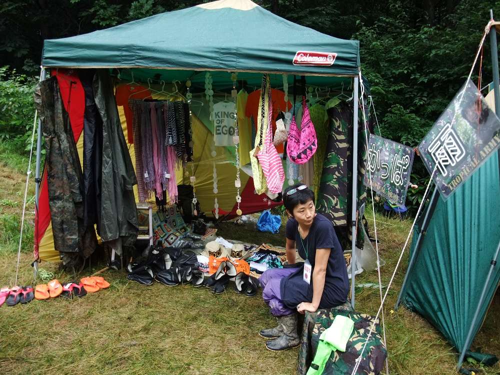 雨具の店。今年は繁盛したかもしれない。