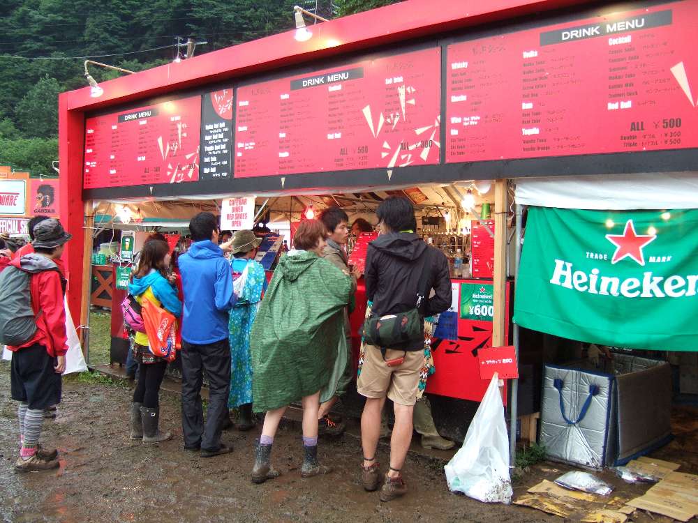 レッドシューズ。