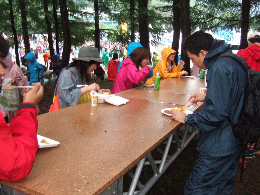 立ち食いテーブル。