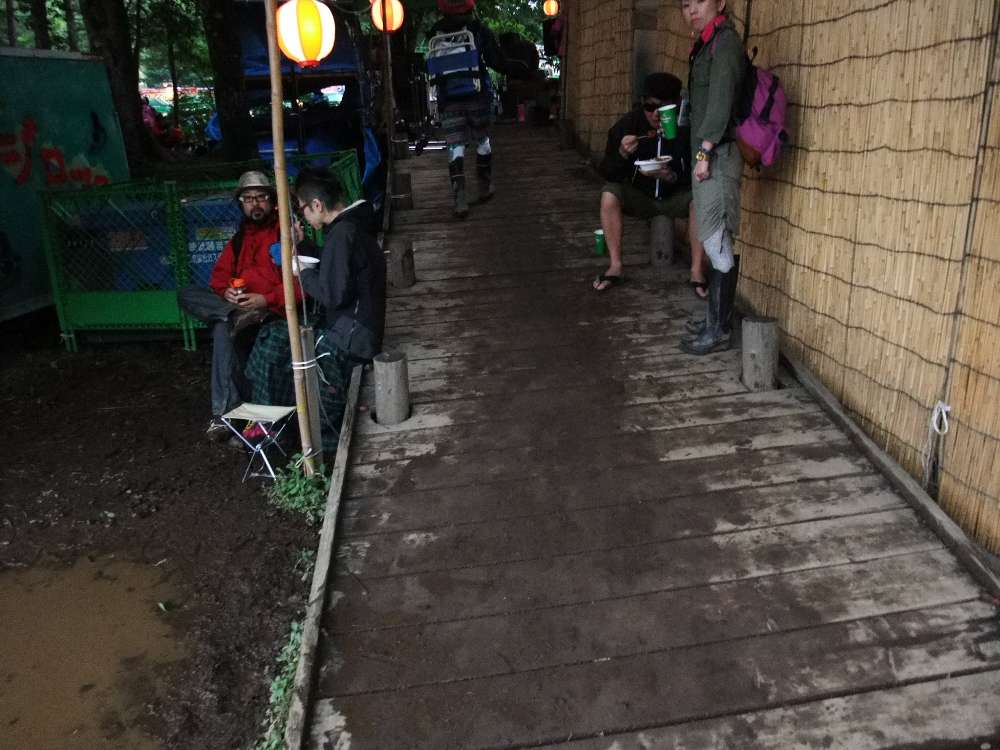 食堂入り口の坂。