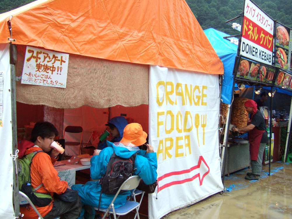 出店管理のテント。