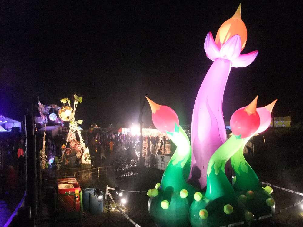 ゲートのすぐ横から。