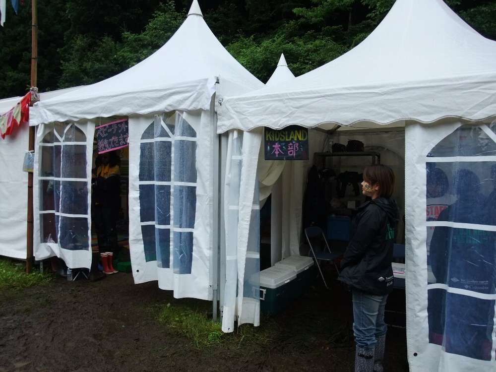 キッズランド本部と授乳所。