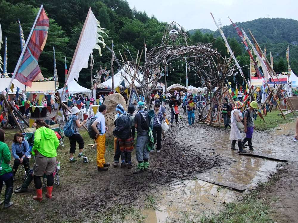 非西洋的な雰囲気のストーンド・サークル。