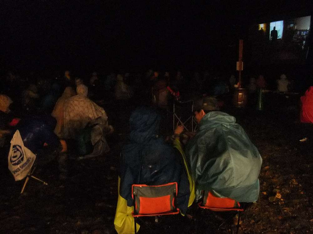 いすを持参した方がいいでしょう。