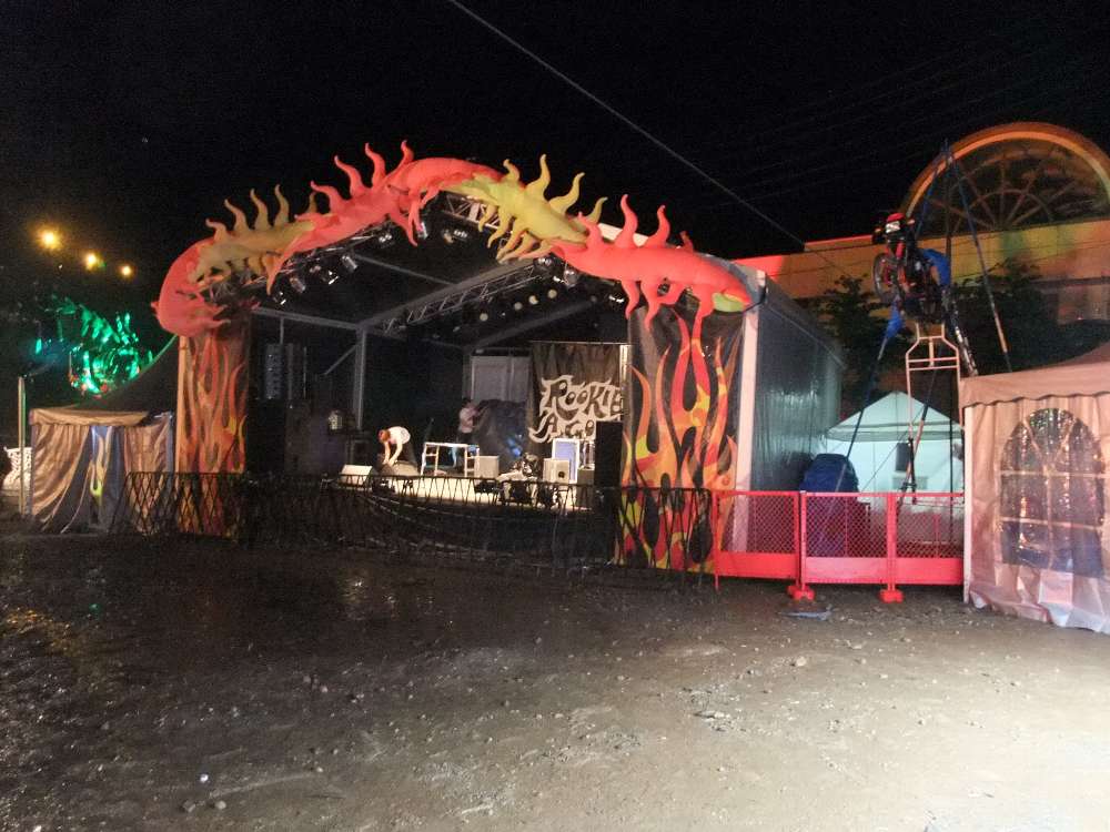 2日目午前4時ごろ。ルーキー・ア・ゴーゴーは終わっています。