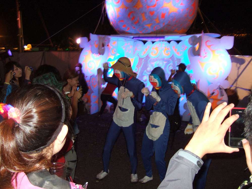 ドラえもん3人。