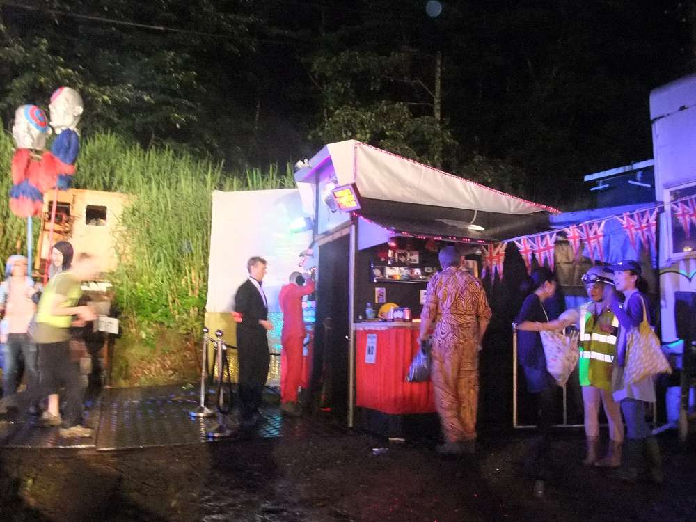 昨年もあった「世界一小さいナイトクラブ」。