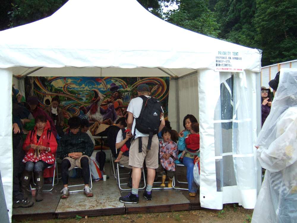 子連れ、障害者用テント。