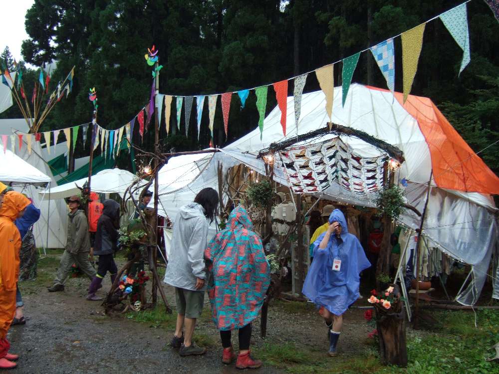 雨が多かったので店先にはあまり出ていませんでした。