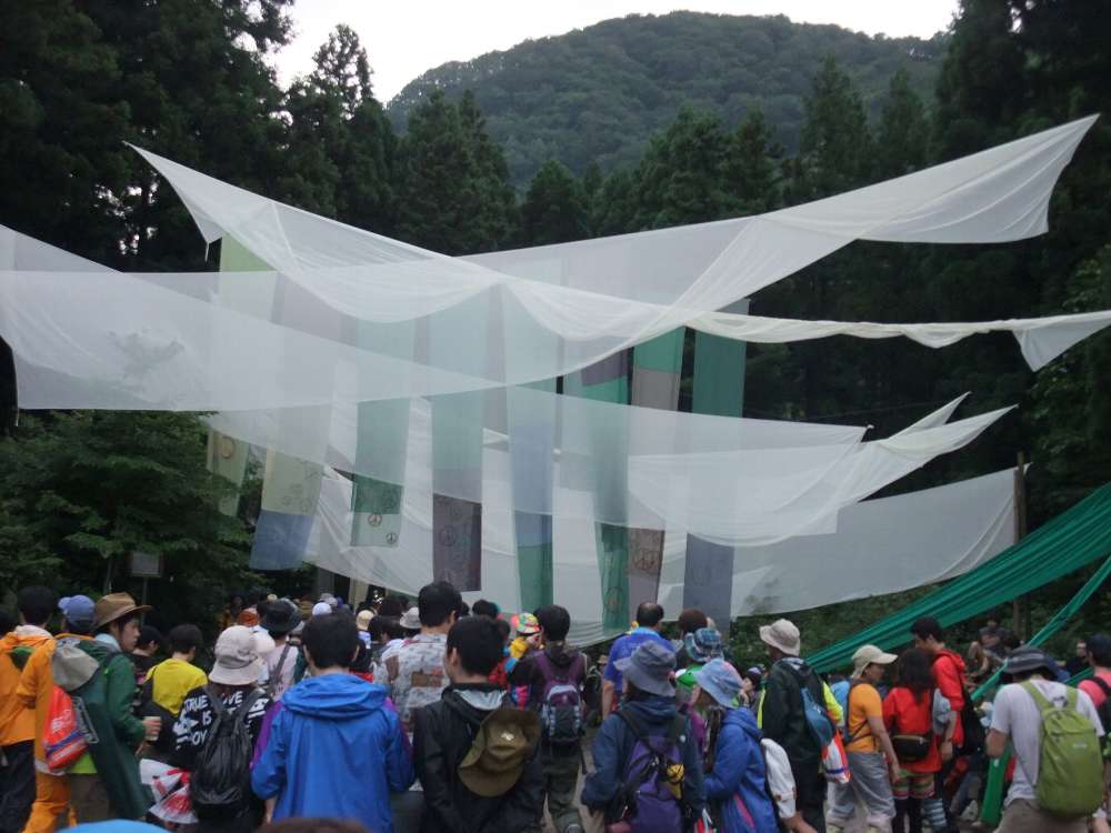 フィールド・オブ・ヘブンとオレンジコートの間の通路。