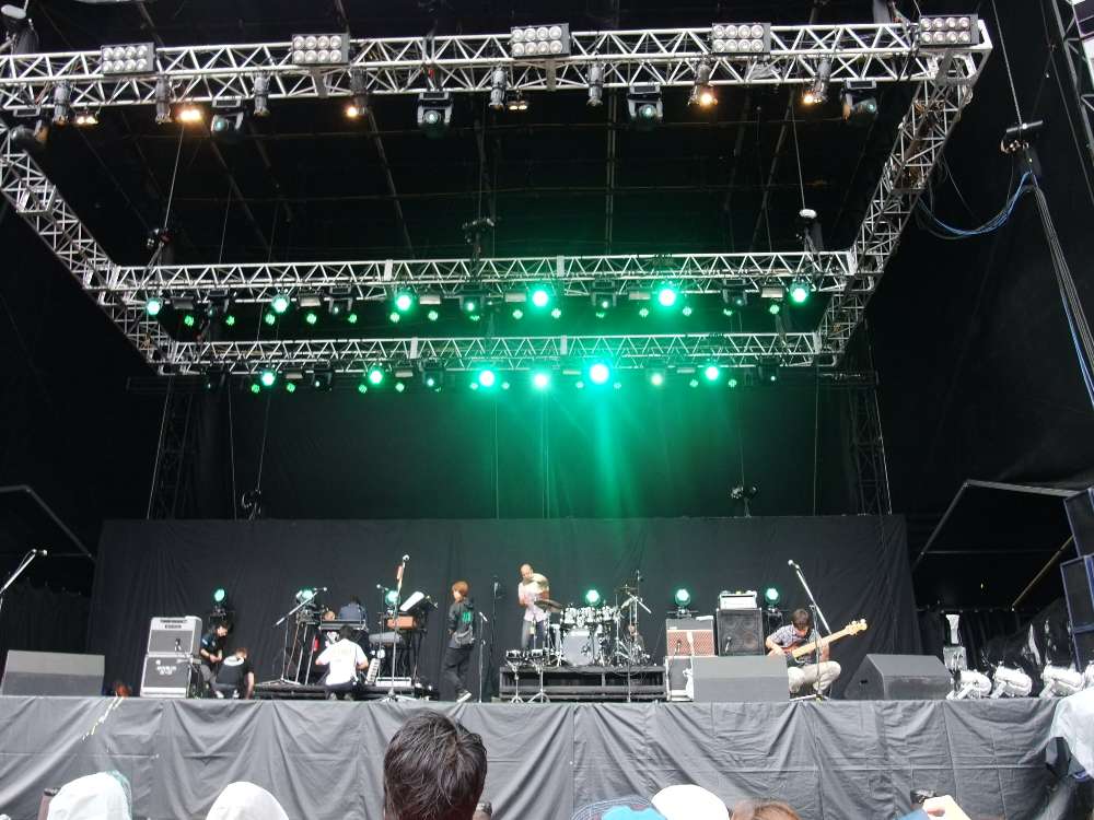 ホワイトステージの最前列付近。