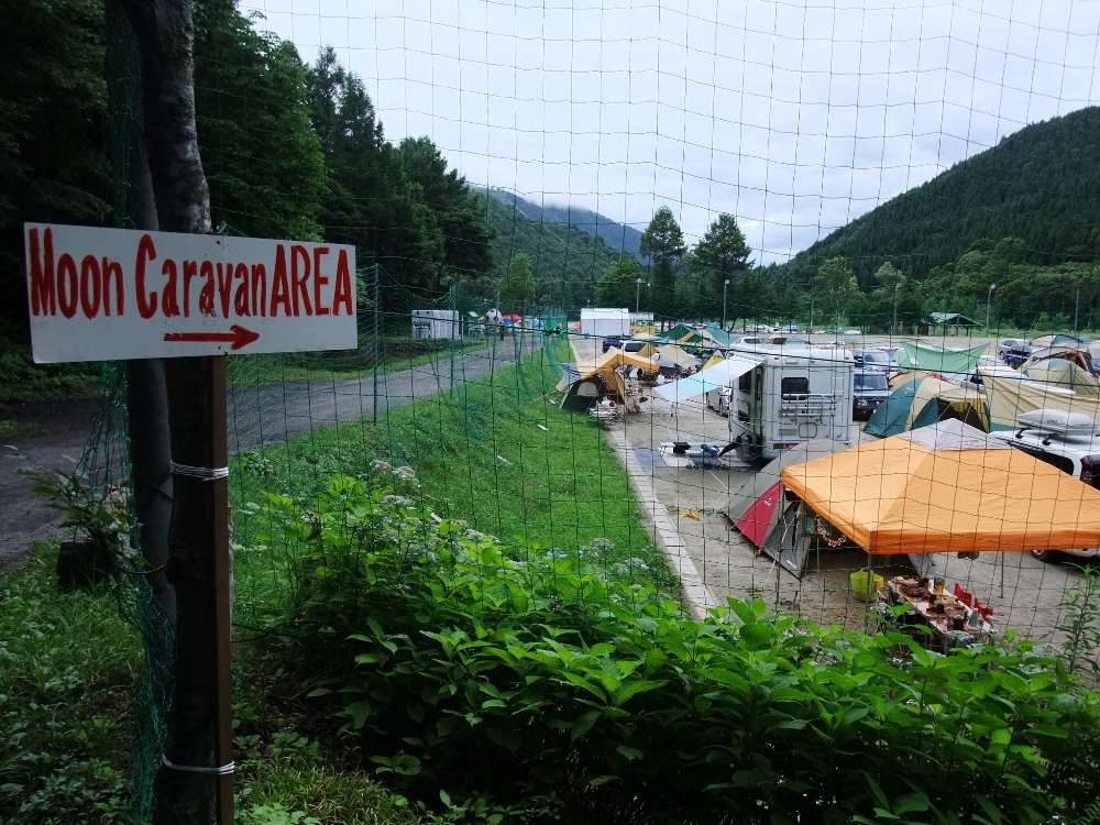 オートキャンプのムーンキャラバン。