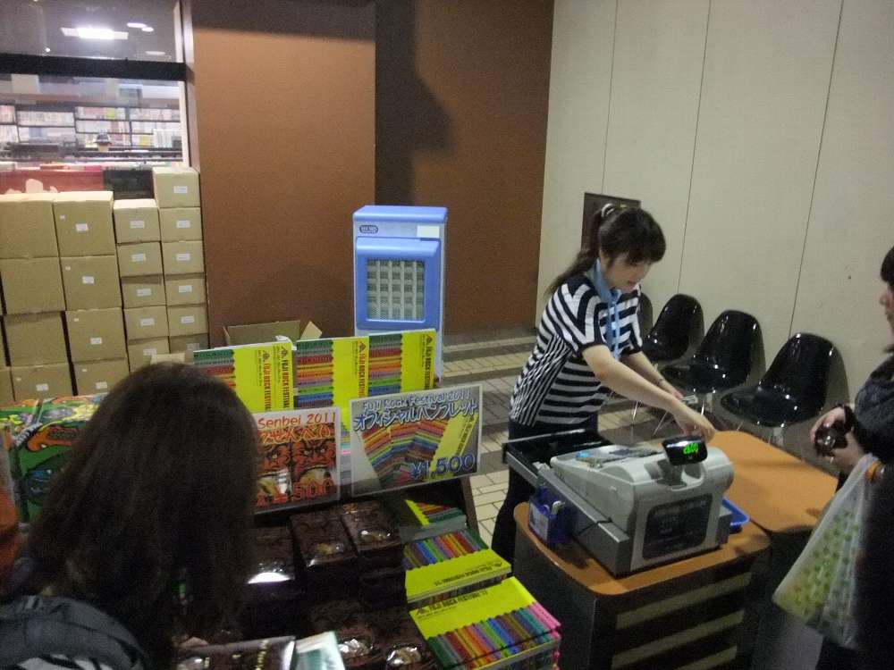 パンフレットの判型は小さい方がいいと思います。