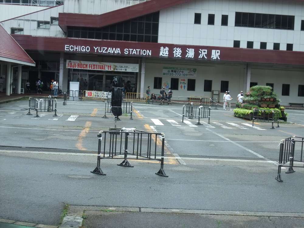 午後0時になると行列が出てきます。