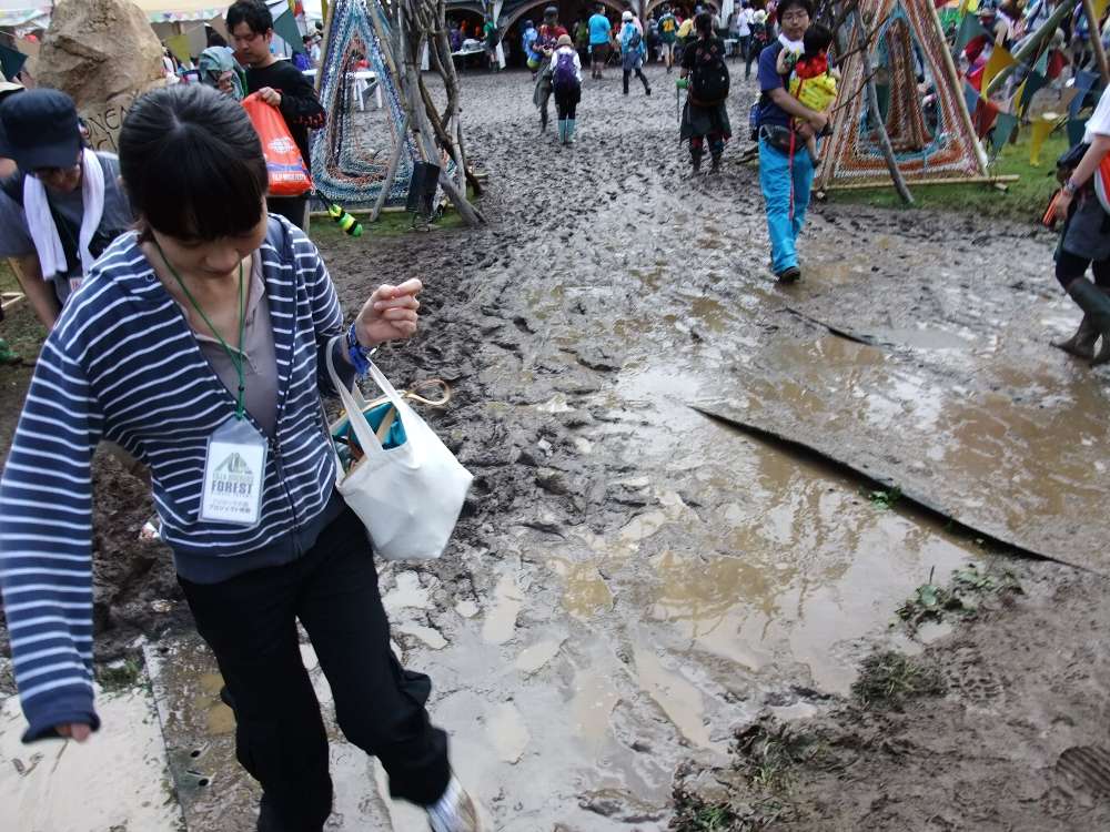 ストーンド・サークル入り口。ゴム板を置いています。