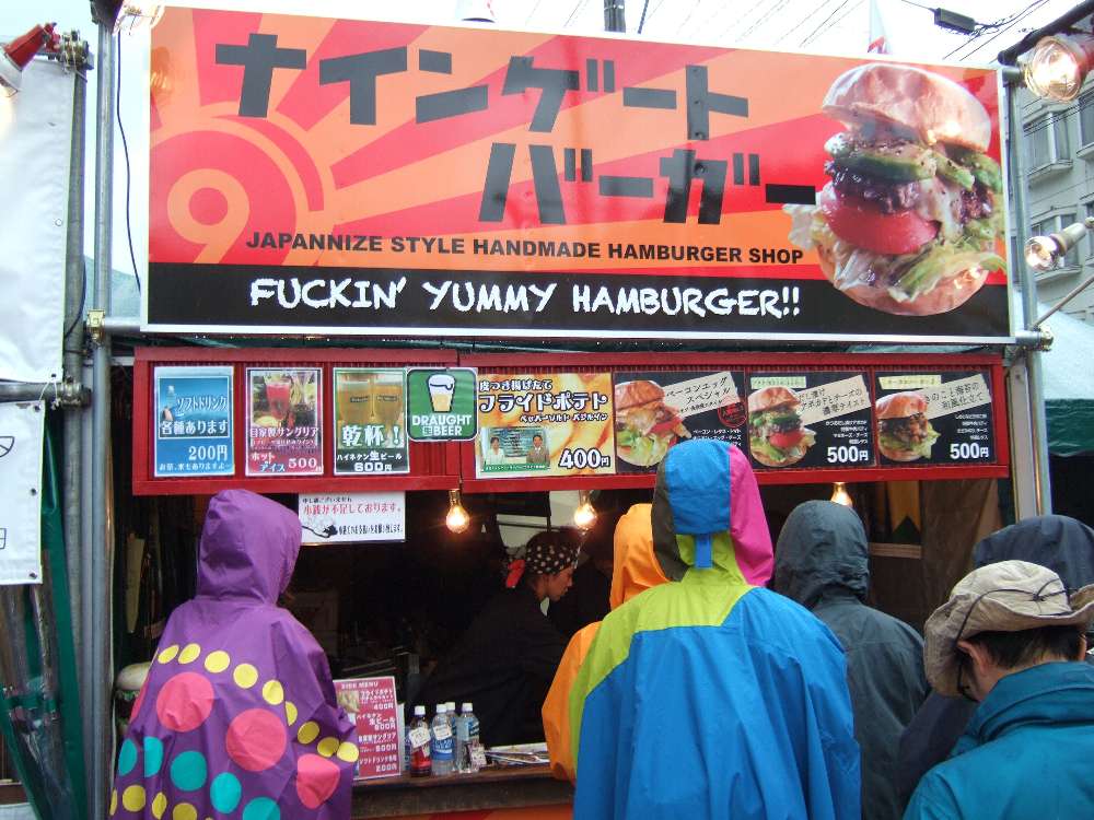 ハンバーガー店。看板のサイズでも500円。