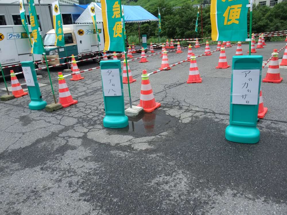 シャトルバスの最初の便が到着していないので混んでいません。