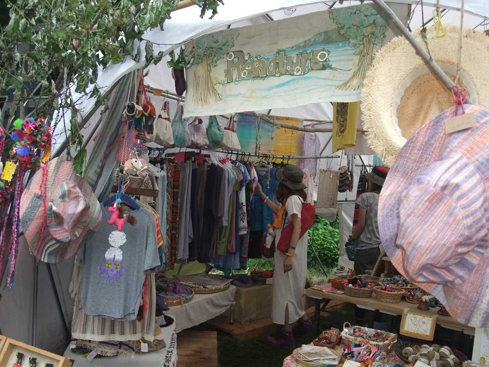 オーガニックビレッジの衣料品店ドーム。