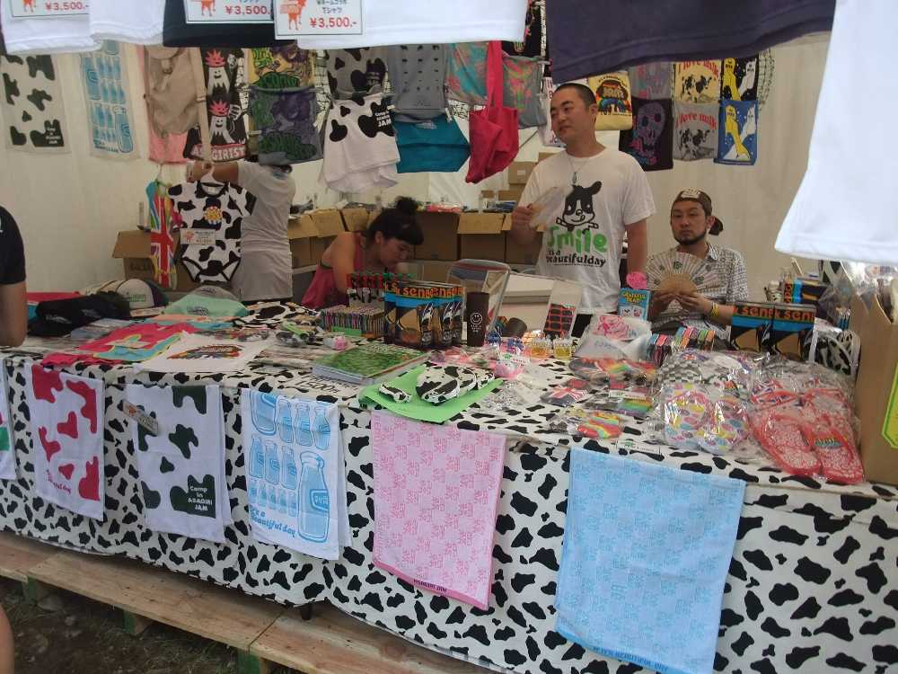 料理ではなく物販店。