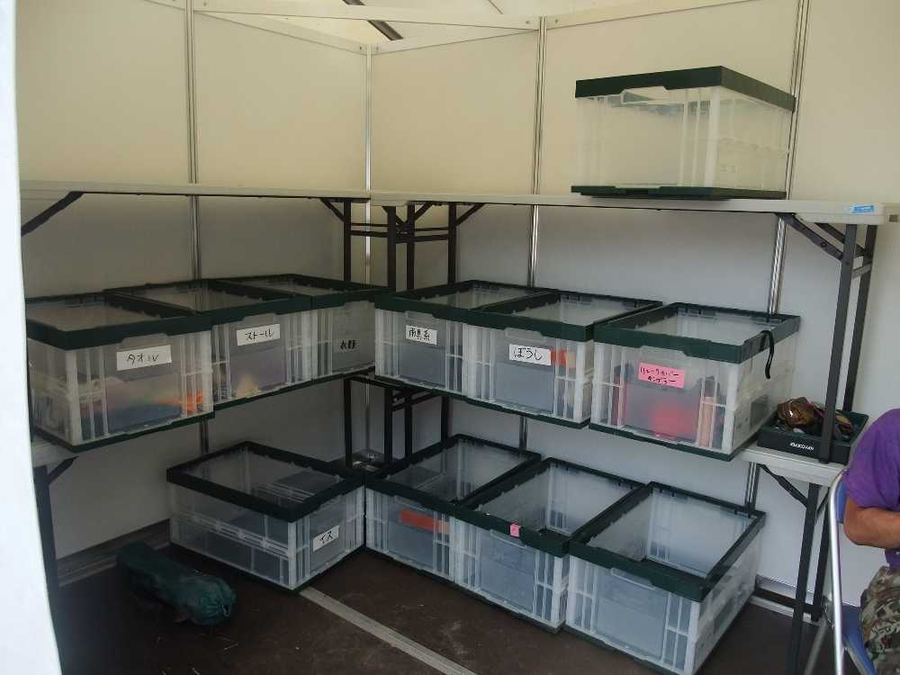 落とし物の分類箱。1日目午後3時。