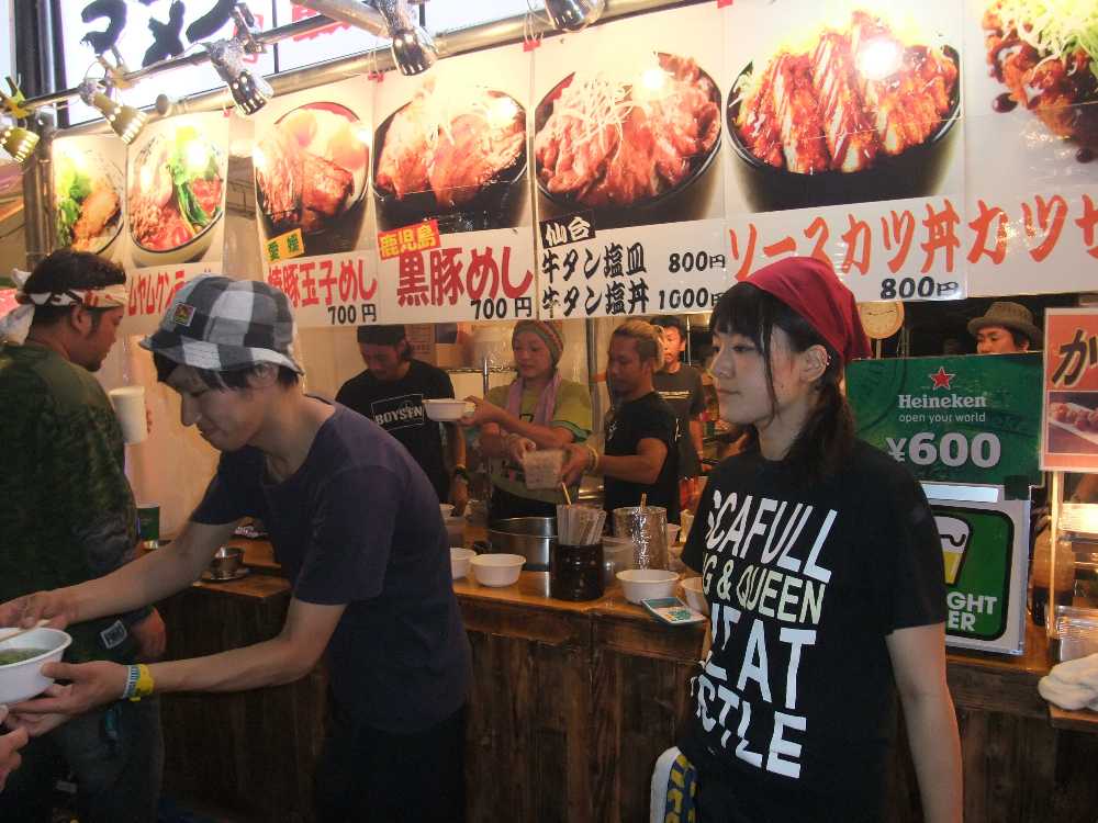 ボリュームのある丼が多い。