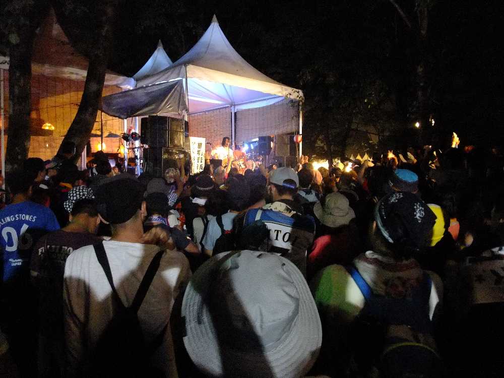 苗場食堂で開かれるライブ。