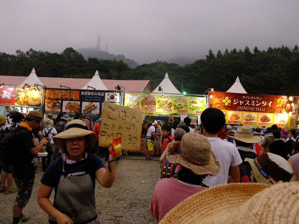 ごはん炊きあがり7時30分のダンボール表記。このとき7時ごろ。