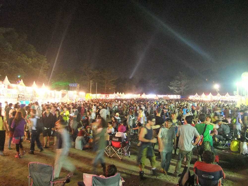 前夜祭の午後8時45分。