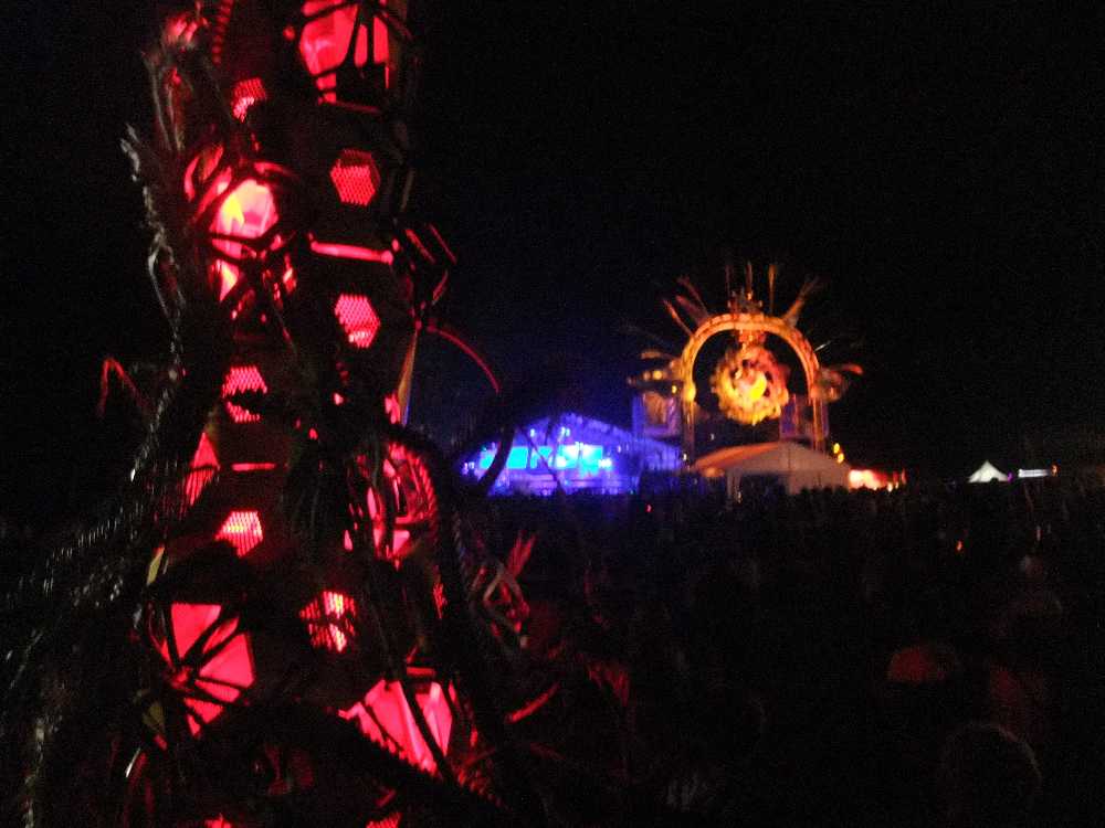 オレンジコート入り口から。