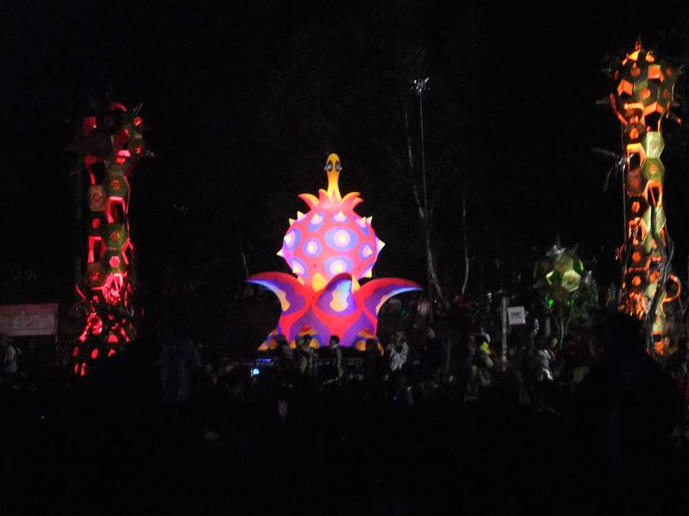 入り口のオブジェ。